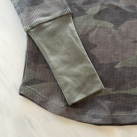 NWT Splendid Waffle Knit Long Sleeve Thermal Camo Henley Green Various Sizes - Picture 4 of 8